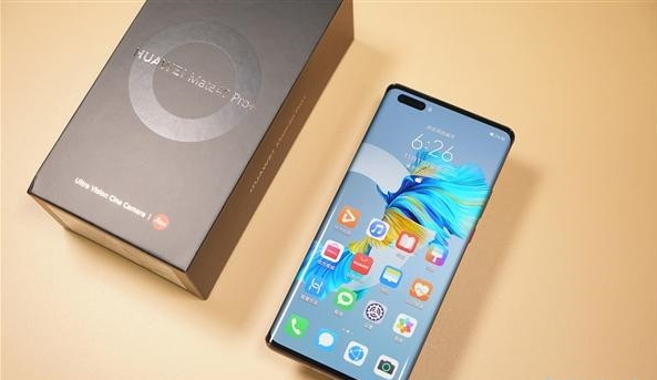  华为mate40pro+是什么屏幕？